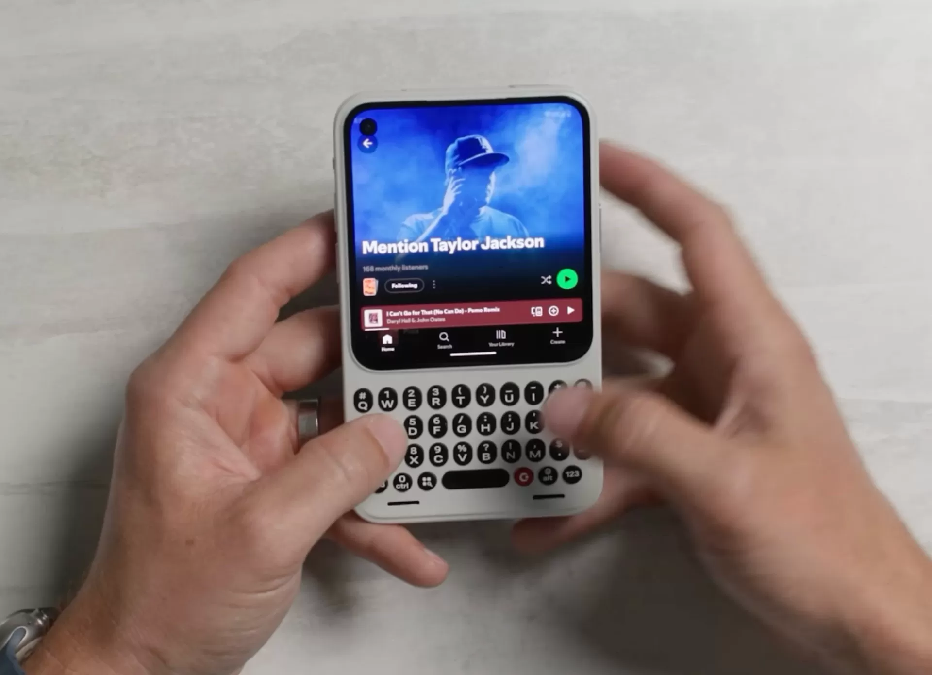 Clicks Communicator zeigt sich erstmals im Hands-on-Video
