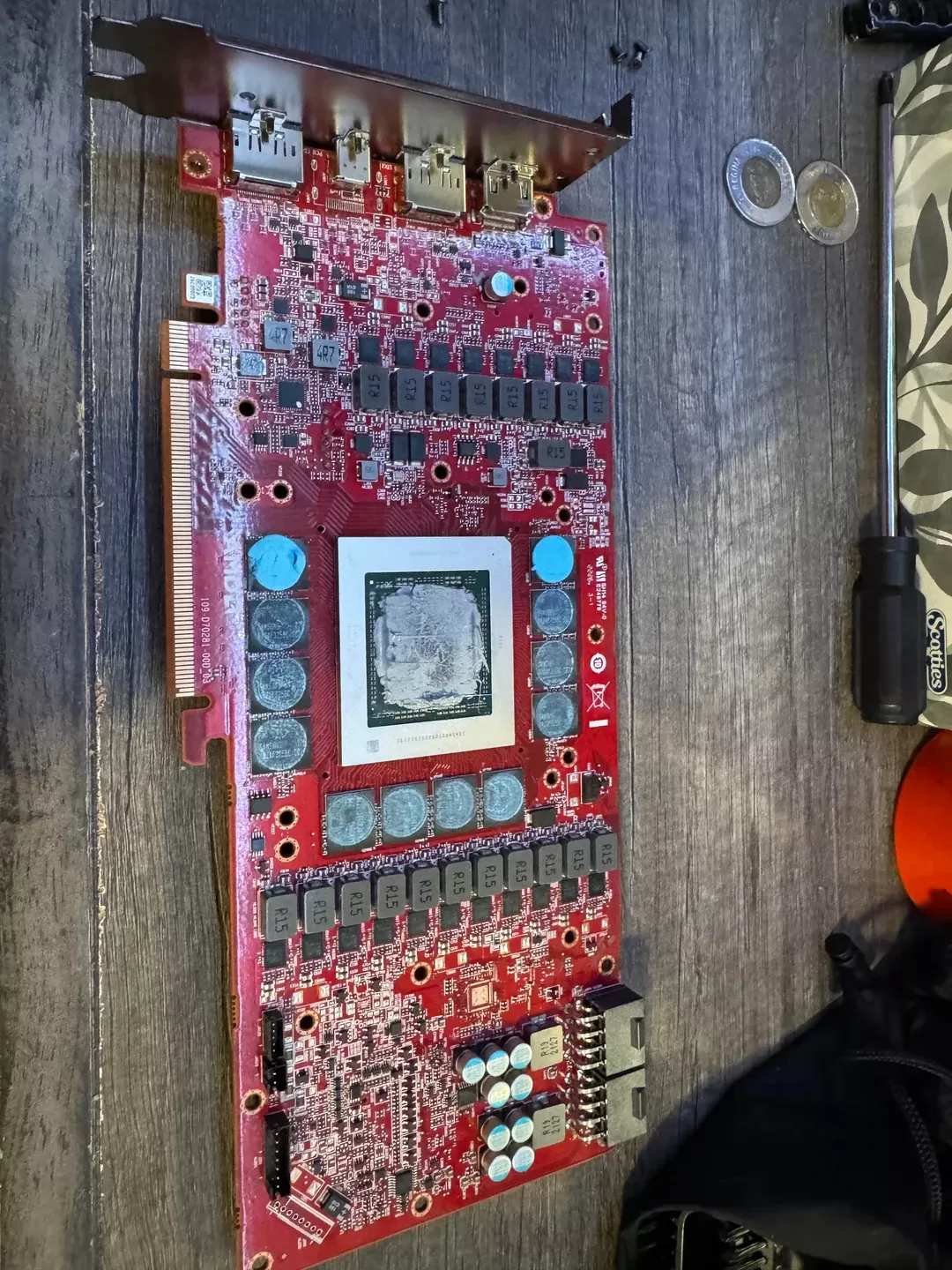 AMD RX 7900 XTX: Seltenes Engineering Sample entdeckt