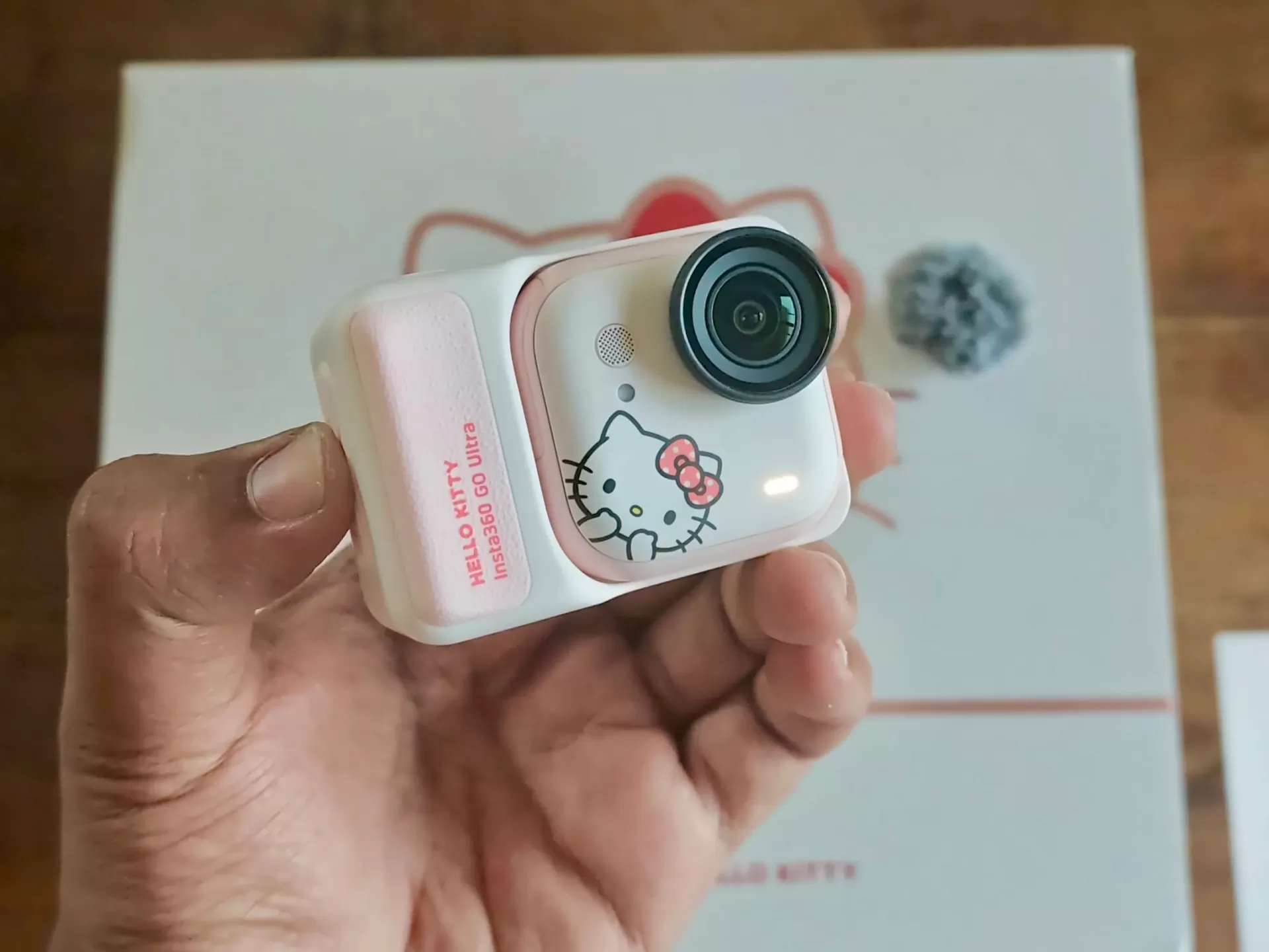 Insta360 Go Ultra Hello Kitty Edition Weltweit Gestartet