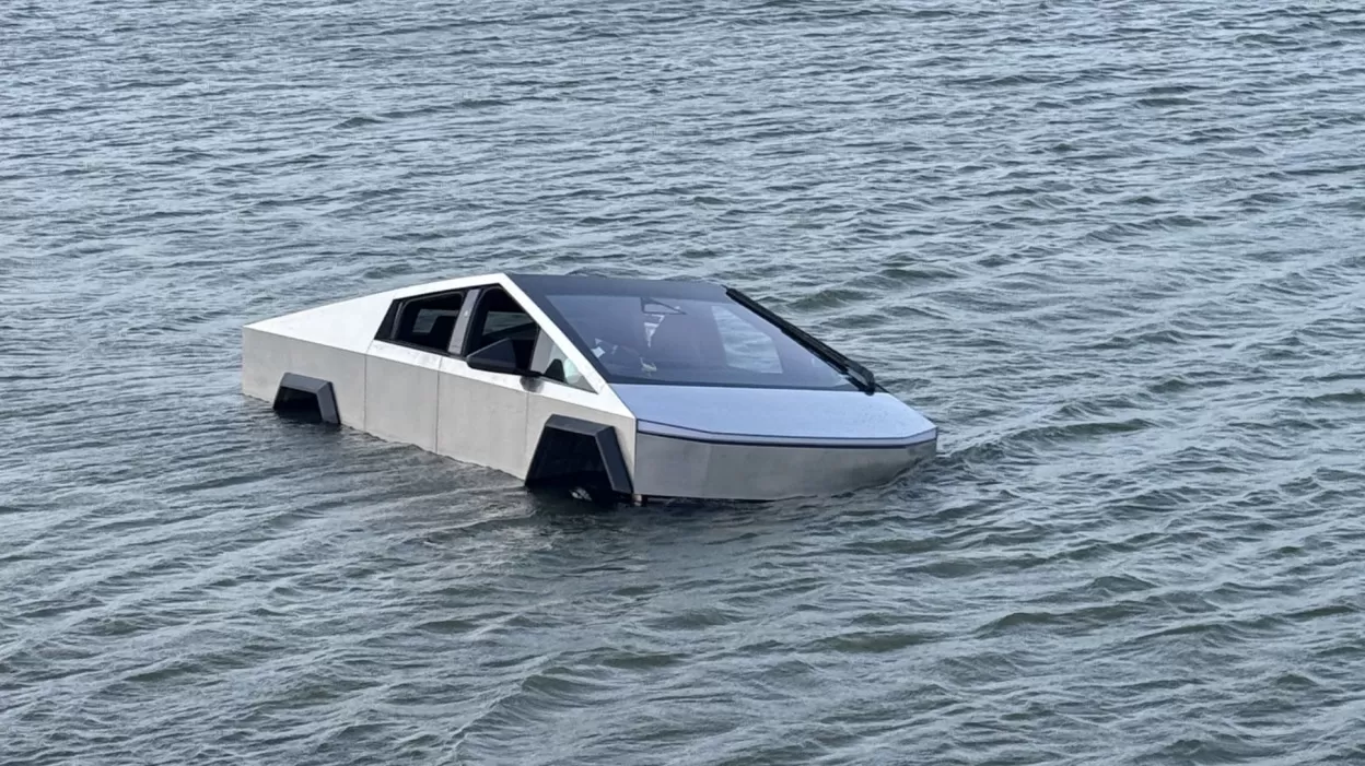 Tesla Cybertruck Bleibt Bei Wade-Mode-Test Im See Stecken