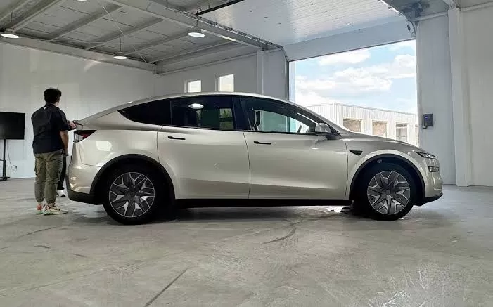 Tesla Model Y L startet in den USA mit sechs Sitzen