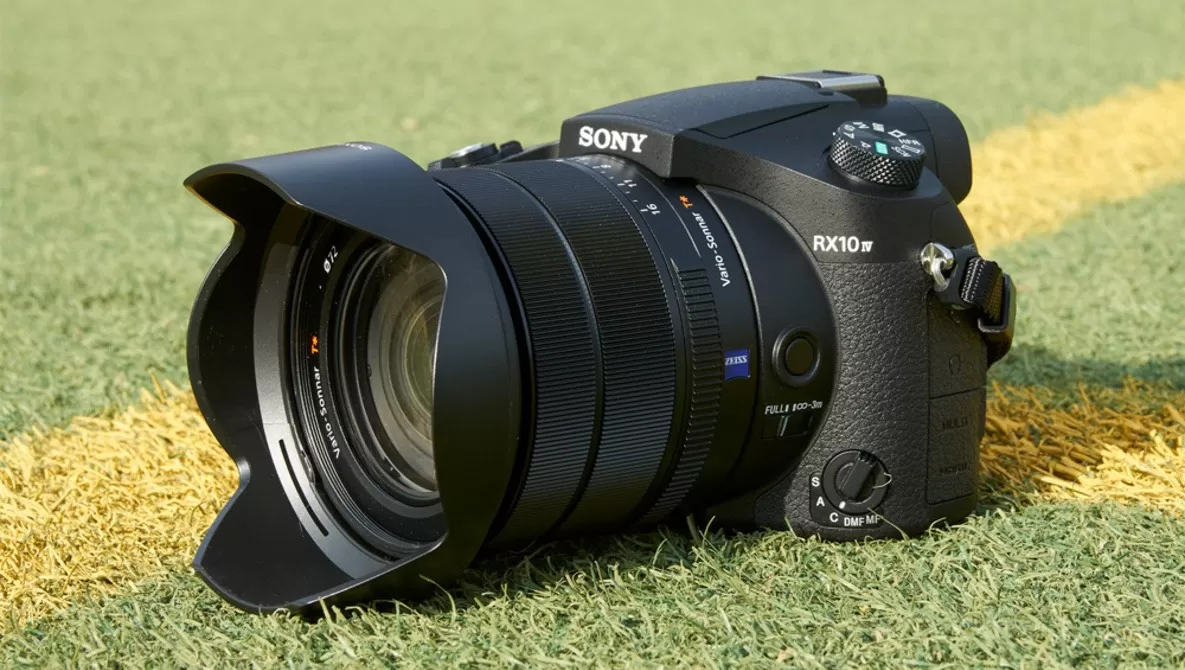 Sony RX10 V soll bald mit 25-fach-Zoom starten