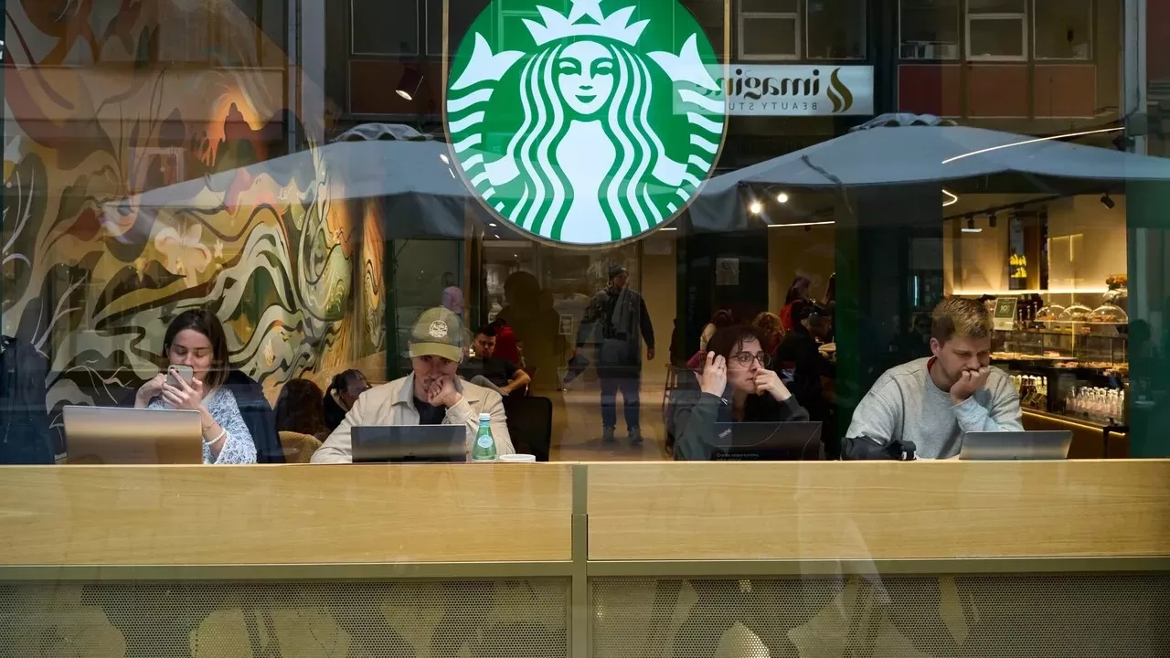 Starbucks in ChatGPT: Die KI empfiehlt jetzt deinen Kaffee nach Stimmung